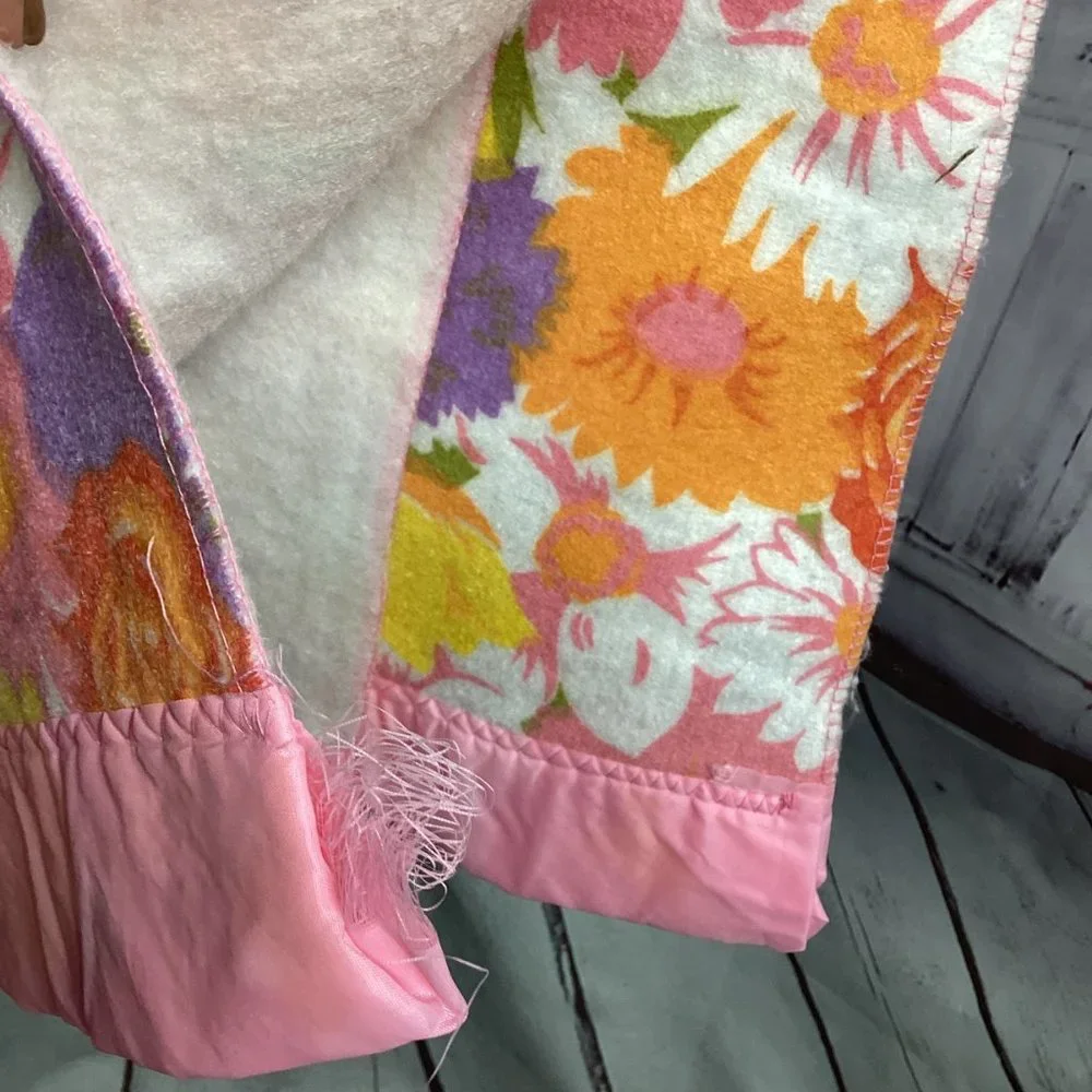 Vintage Acrylic Pink Satin Trim Blanket Floral Flowers Twin 70x94